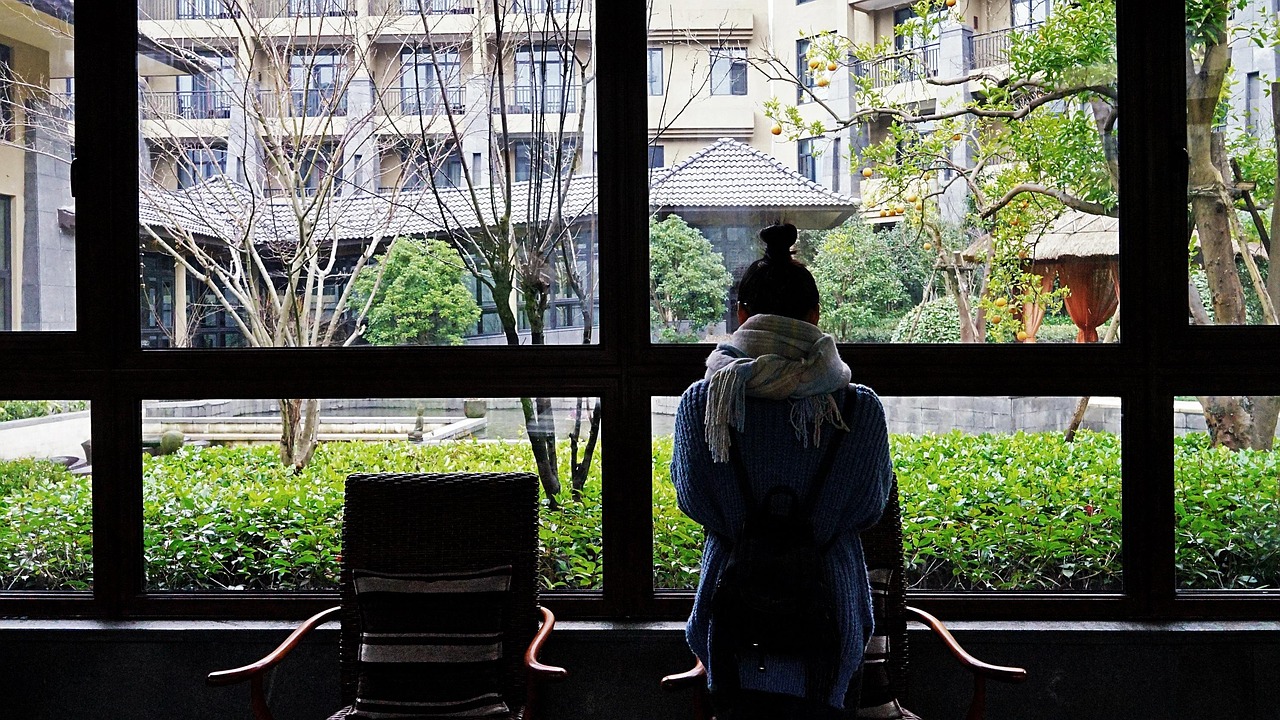 镜中人，电影中的自我探索与真实之貌