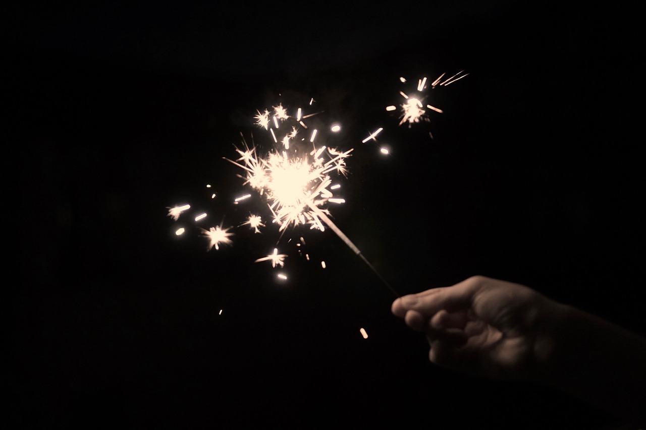 八月星辰闪耀生日夜，明星们的璀璨派对