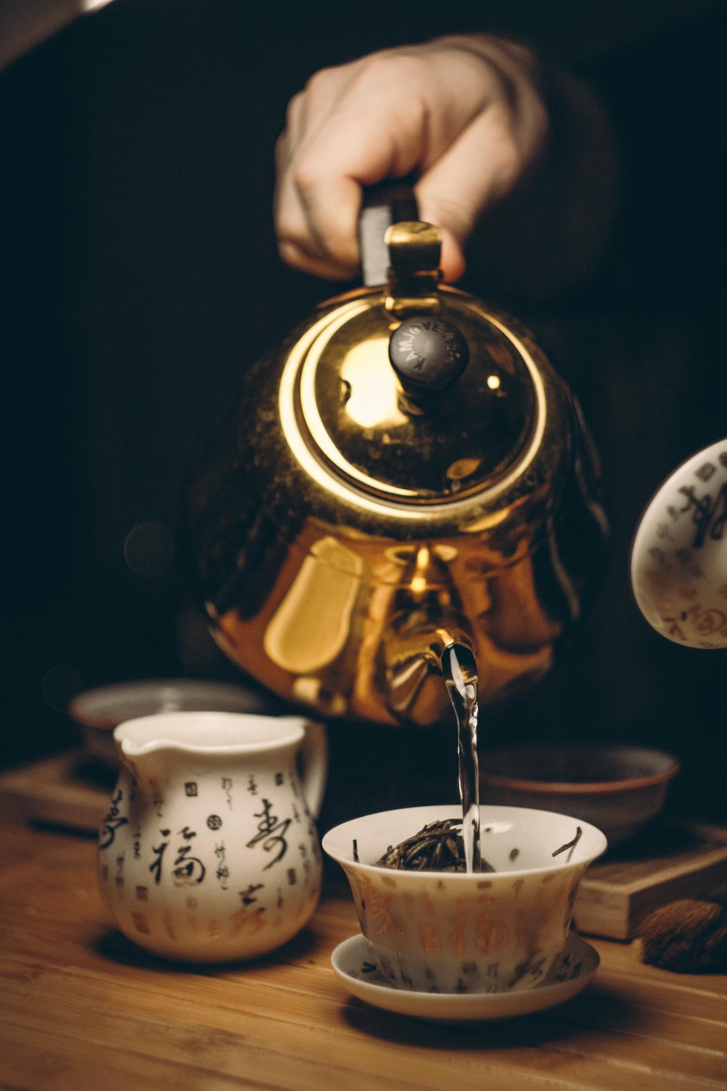 茶三酒四香烟行情表，解读中国茶文化与传统消费市场的变迁之道